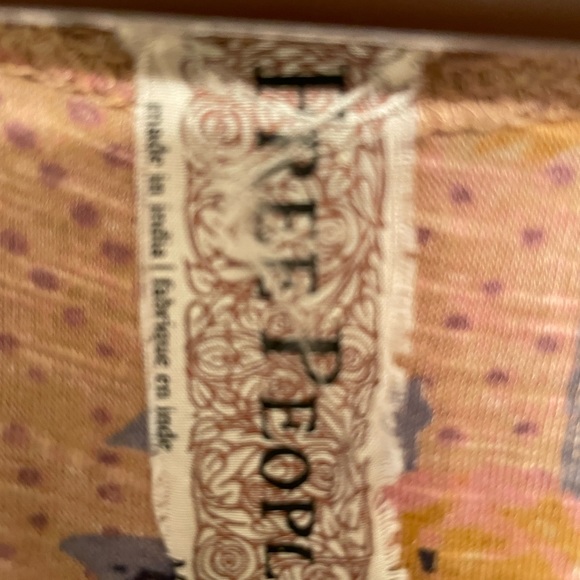 Beautiful tan & floral w/ lace butterfly sleeve top / babydoll if you’re tall. - Picture 4 of 5